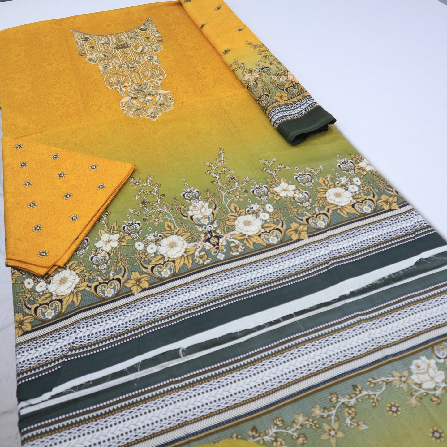 Signature Daimond Lawn Chiffon Dupatta (1276-041)