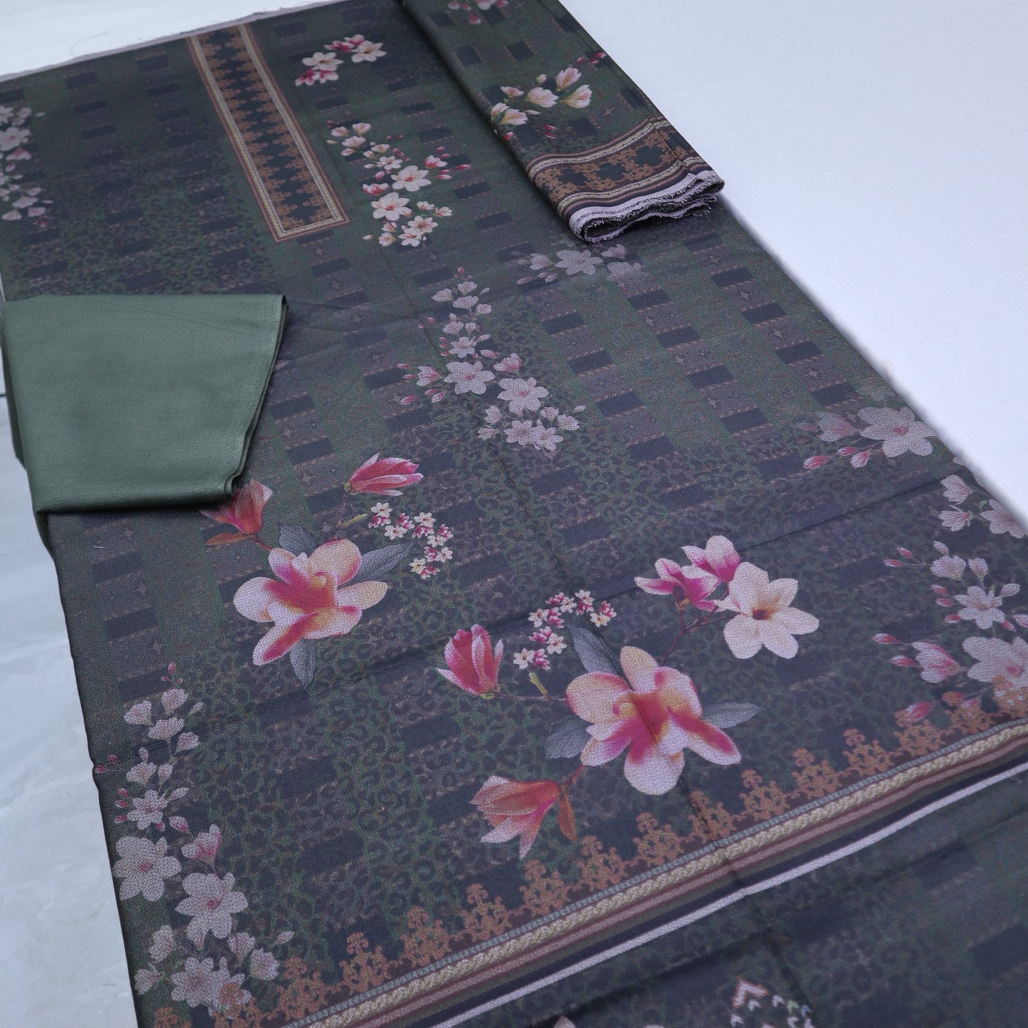 Dhanak Digital Suit (1449-009)