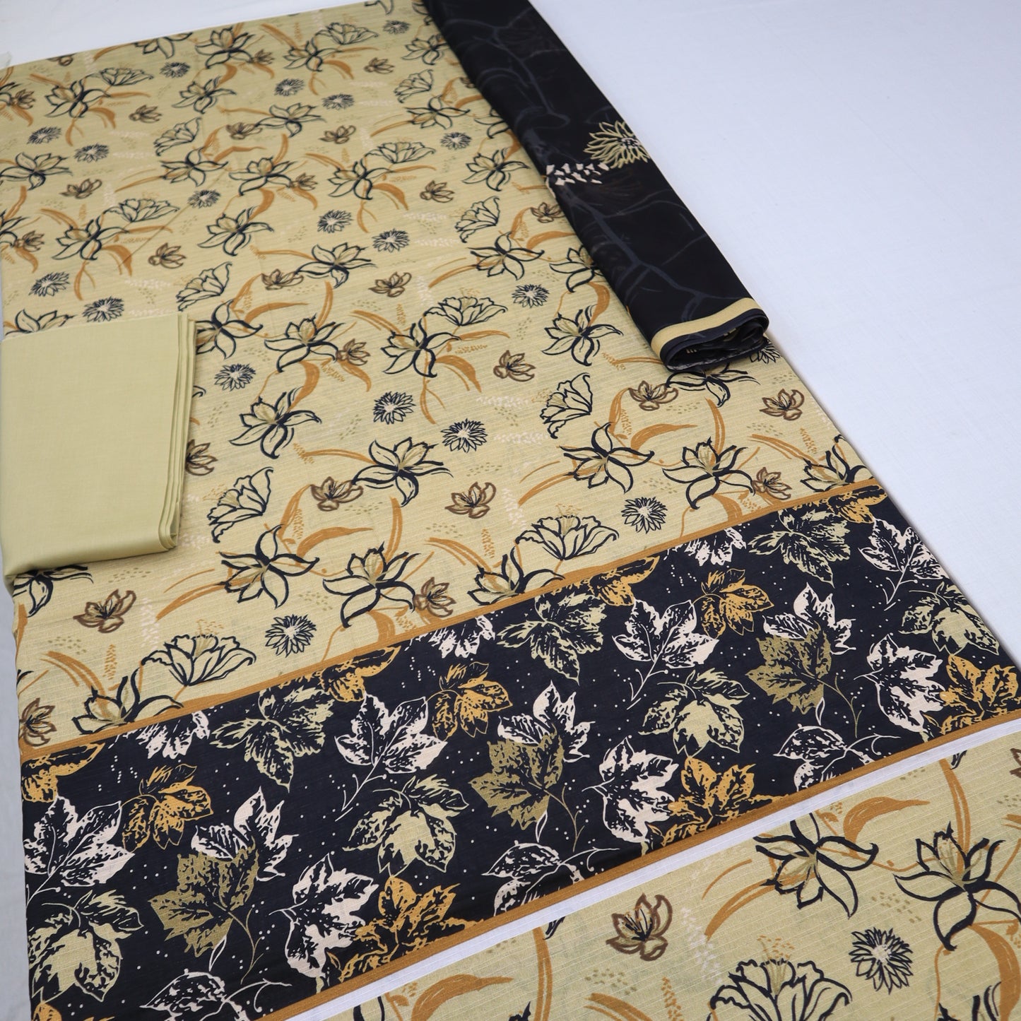 ZM Bana Doria Lawn with Bamber Dupatta (1501-004)