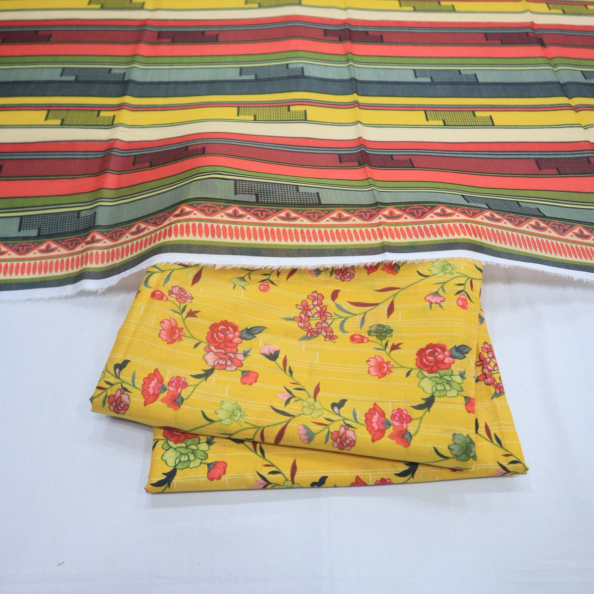 Muznah Printed Lawn 3 Piece (1936-002)