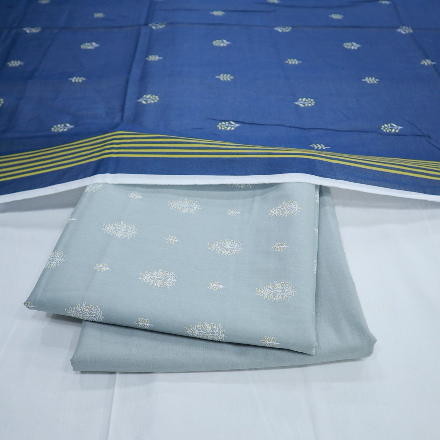 Block Gold Lawn by HZ (1938-005)