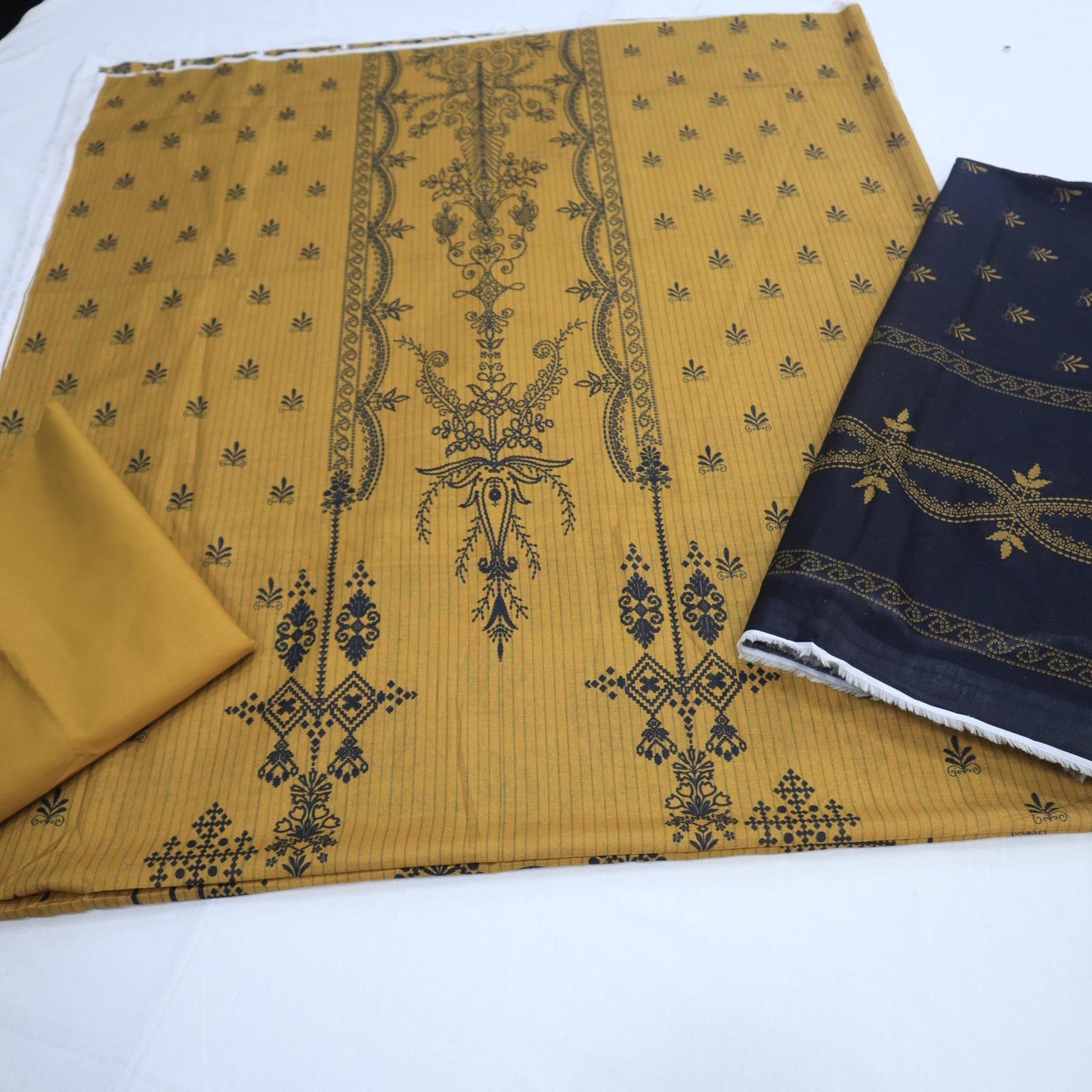 Chaarcol Digital Print Lawn 3 Piece (1950-001)