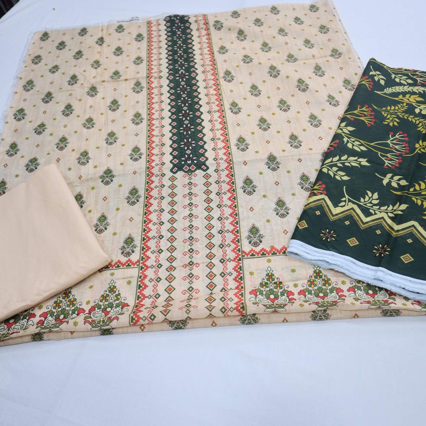 Chaarcol Digital Print Lawn 3 Piece (1950-003)