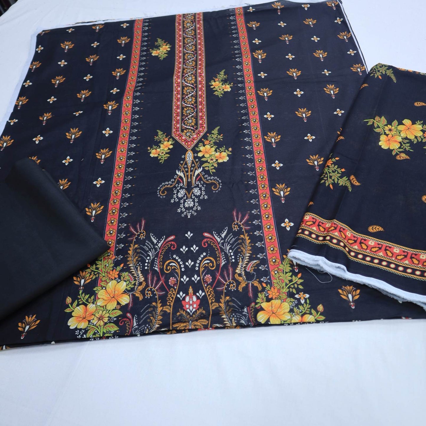 Chaarcol Digital Print Lawn 3 Piece (1950-009)