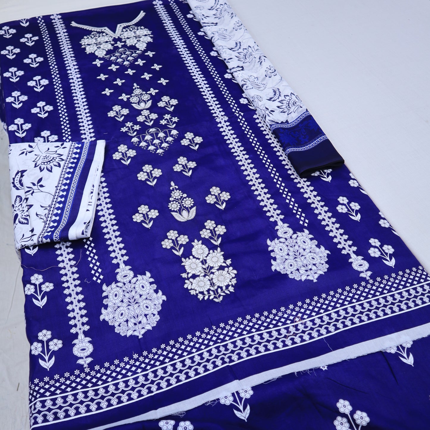 Signature Daimond Lawn Chiffon Dupatta (1276-068)