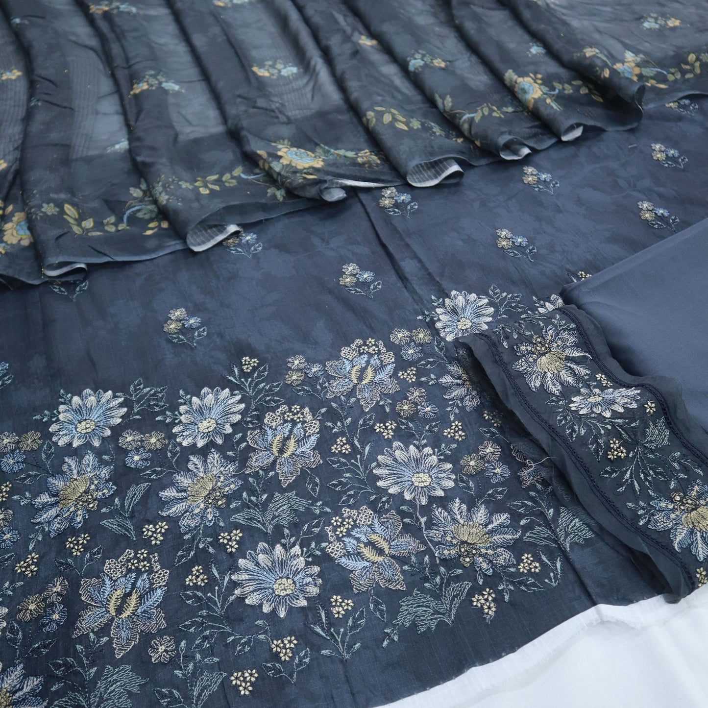 Bareeze Embroidered 3 Piece by HZ (1939-002)
