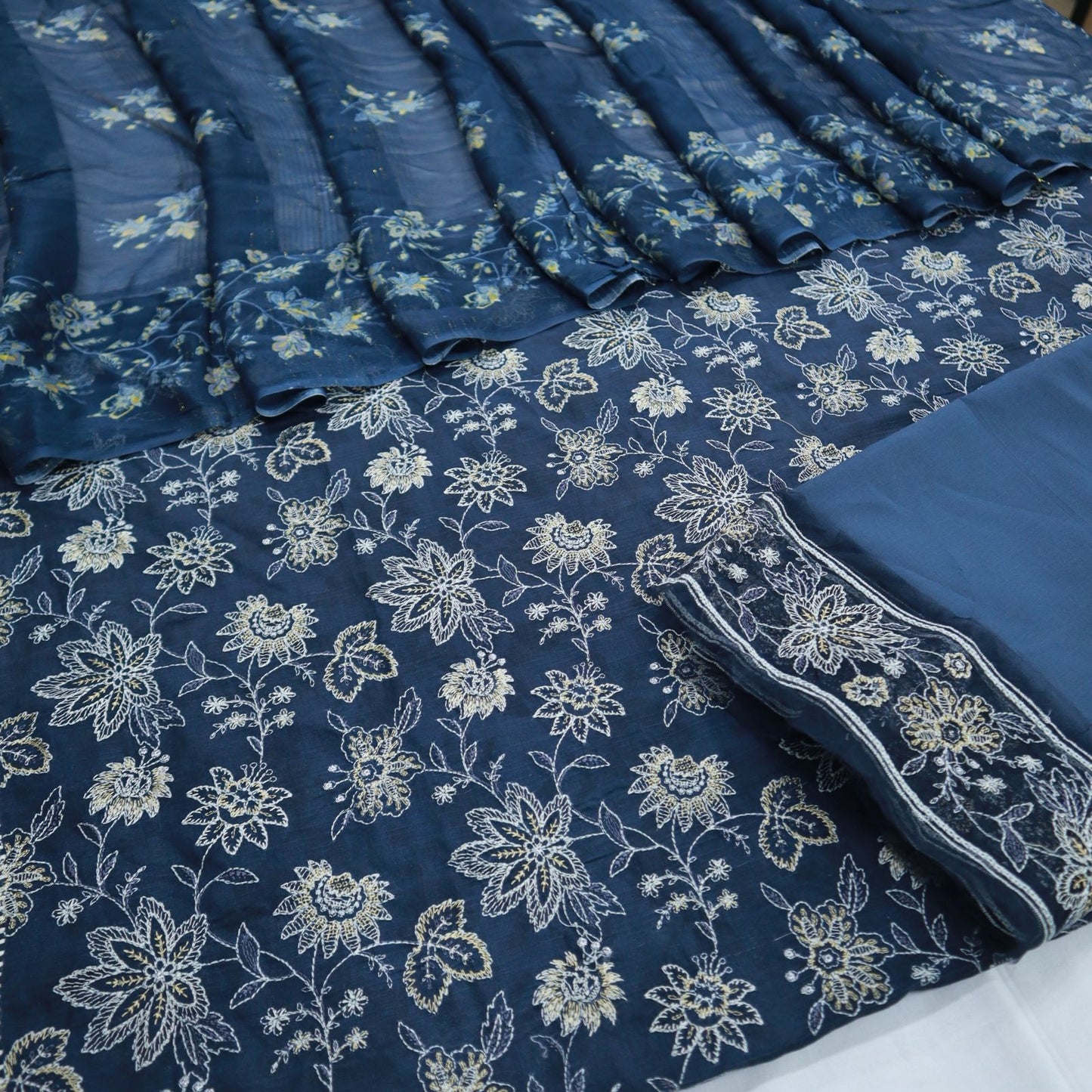 Bareeze Embroidered 3 Piece by HZ (1939-007)