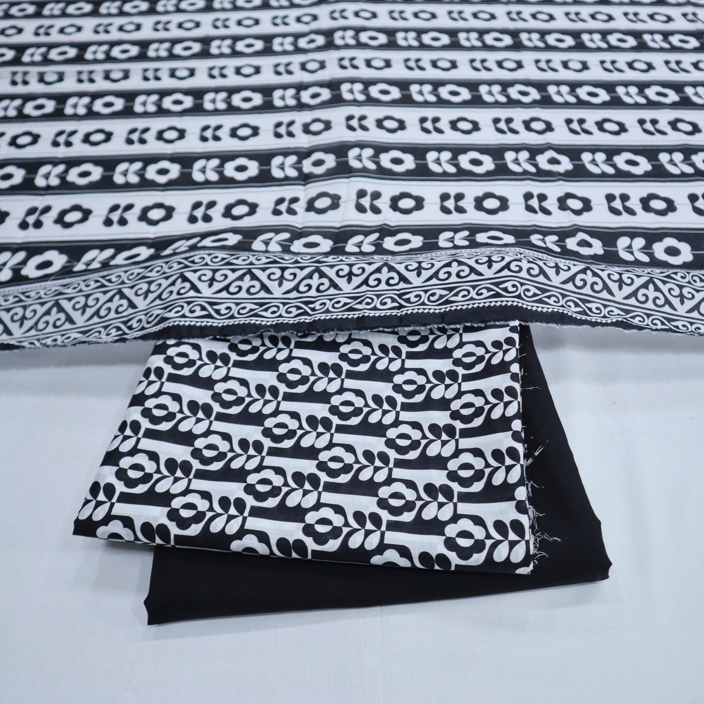 B&W Printed Lawn 3 Piece by Regalia (1942-001)