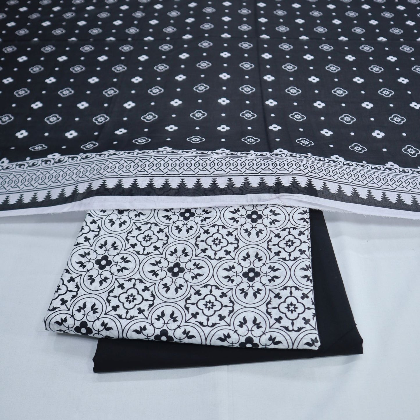 B&W Printed Lawn 3 Piece by Regalia (1942-002)