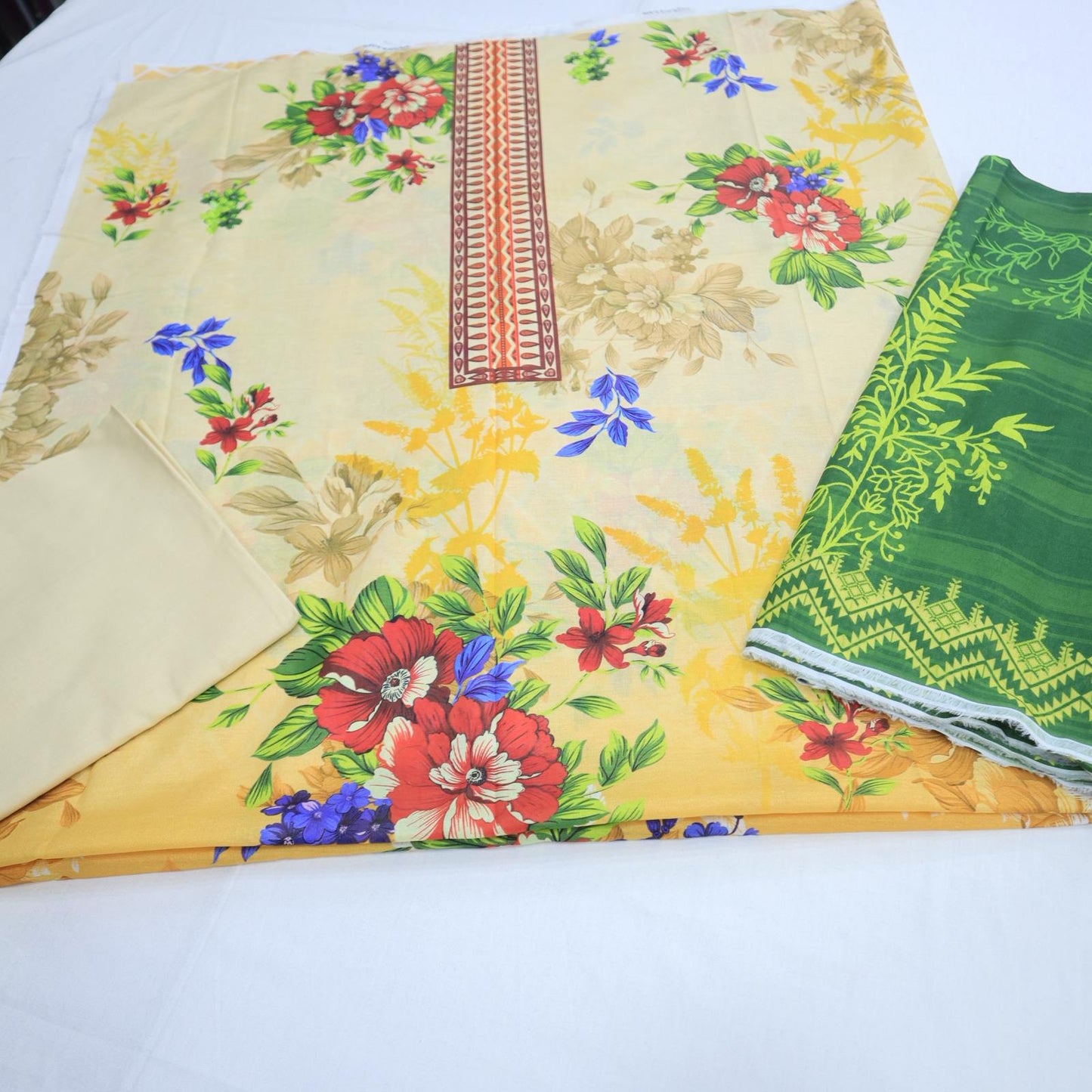 Chaarcol Digital Print Lawn 3 Piece (1950-005)