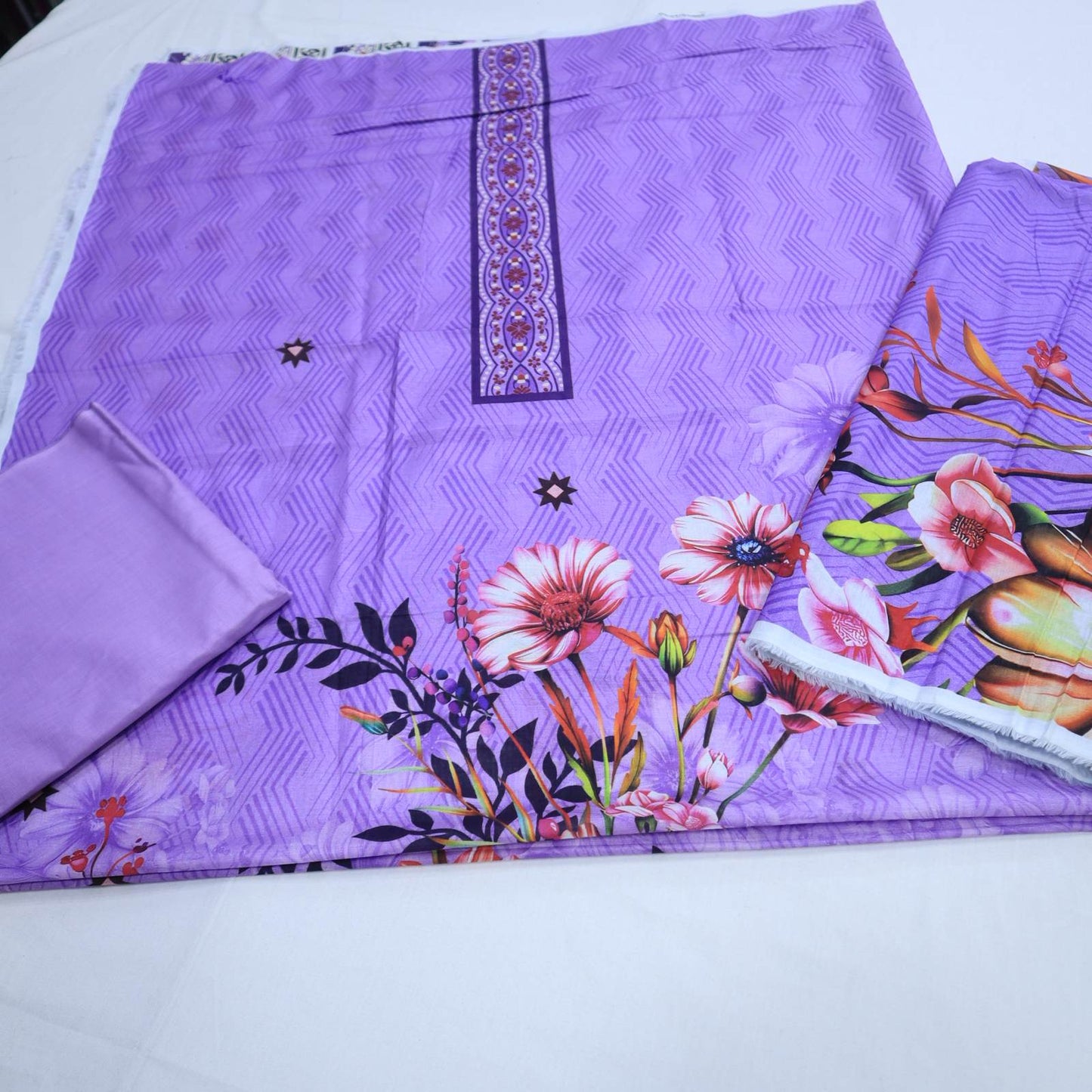Chaarcol Digital Print Lawn 3 Piece (1950-006)