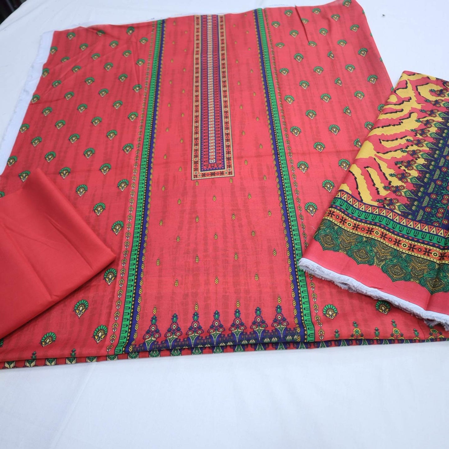 Chaarcol Digital Print Lawn 3 Piece (1950-008)