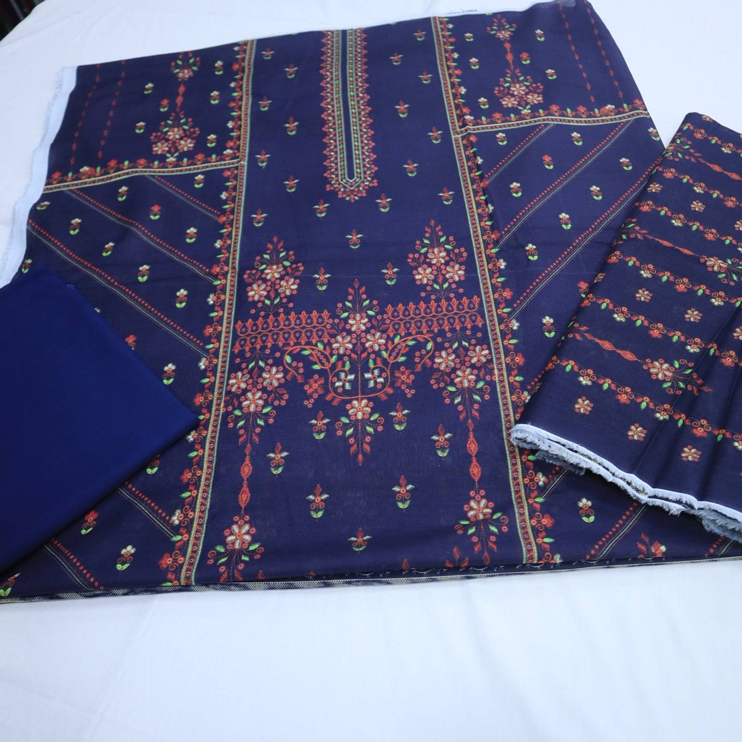 Chaarcol Digital Print Lawn 3 Piece (1950-010)