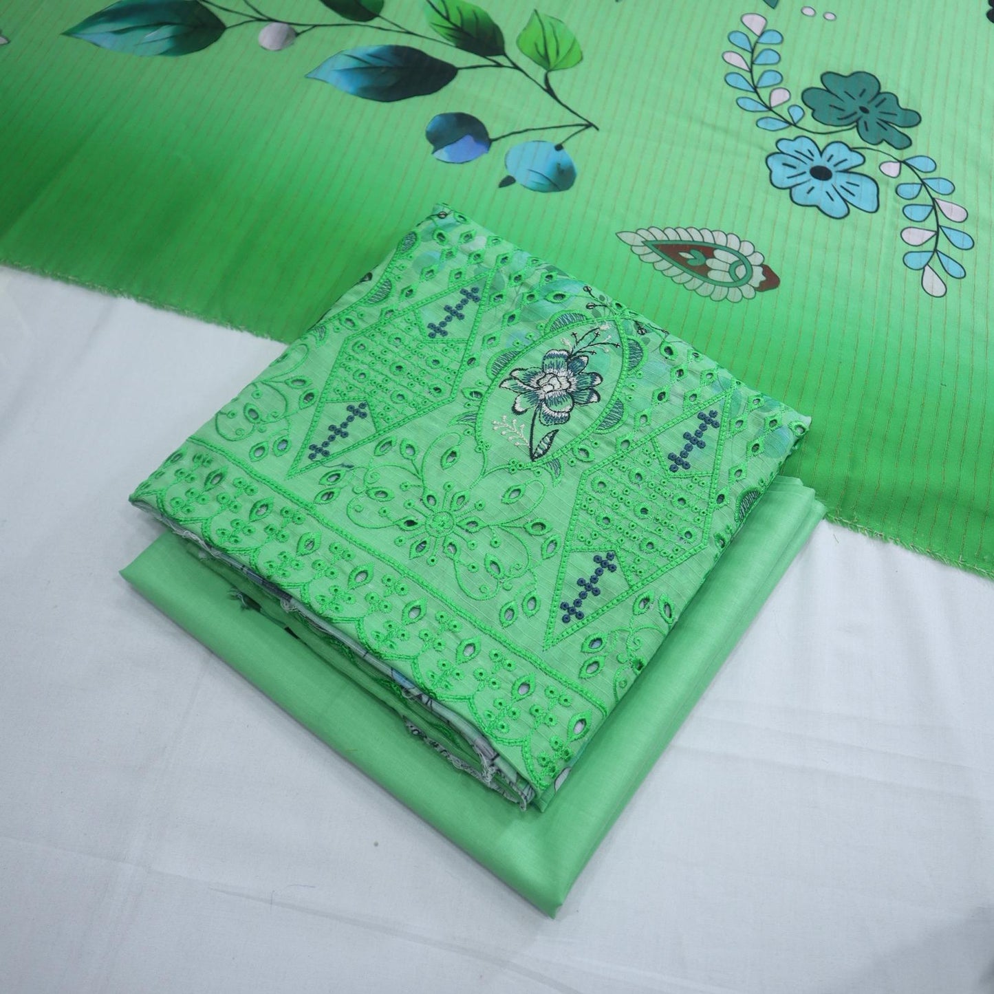 Doriya Lawn EMB Daman 3 Piece (1958-003)