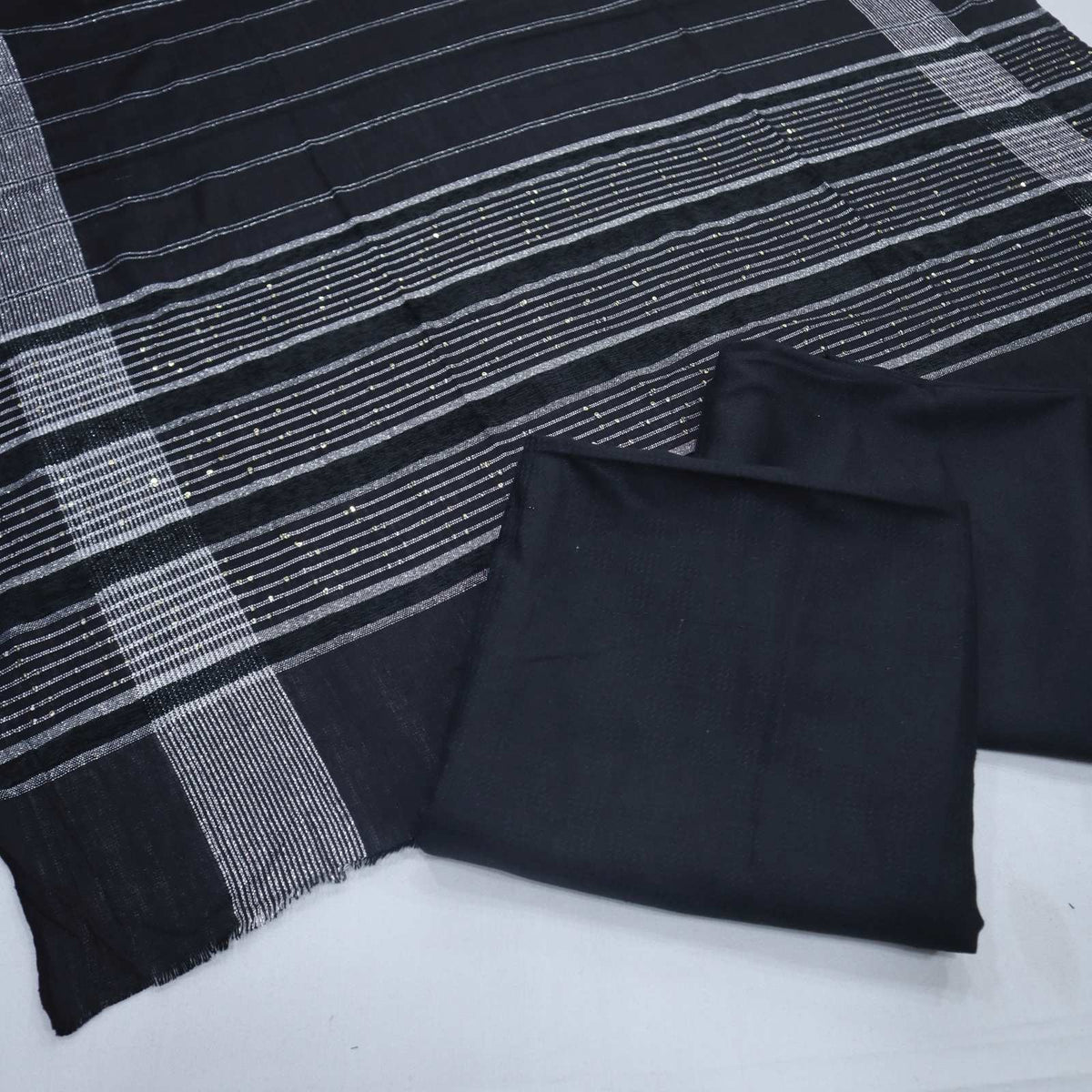 Self 20/20 with Chamki Doriya Wool Shawl (1987-002)