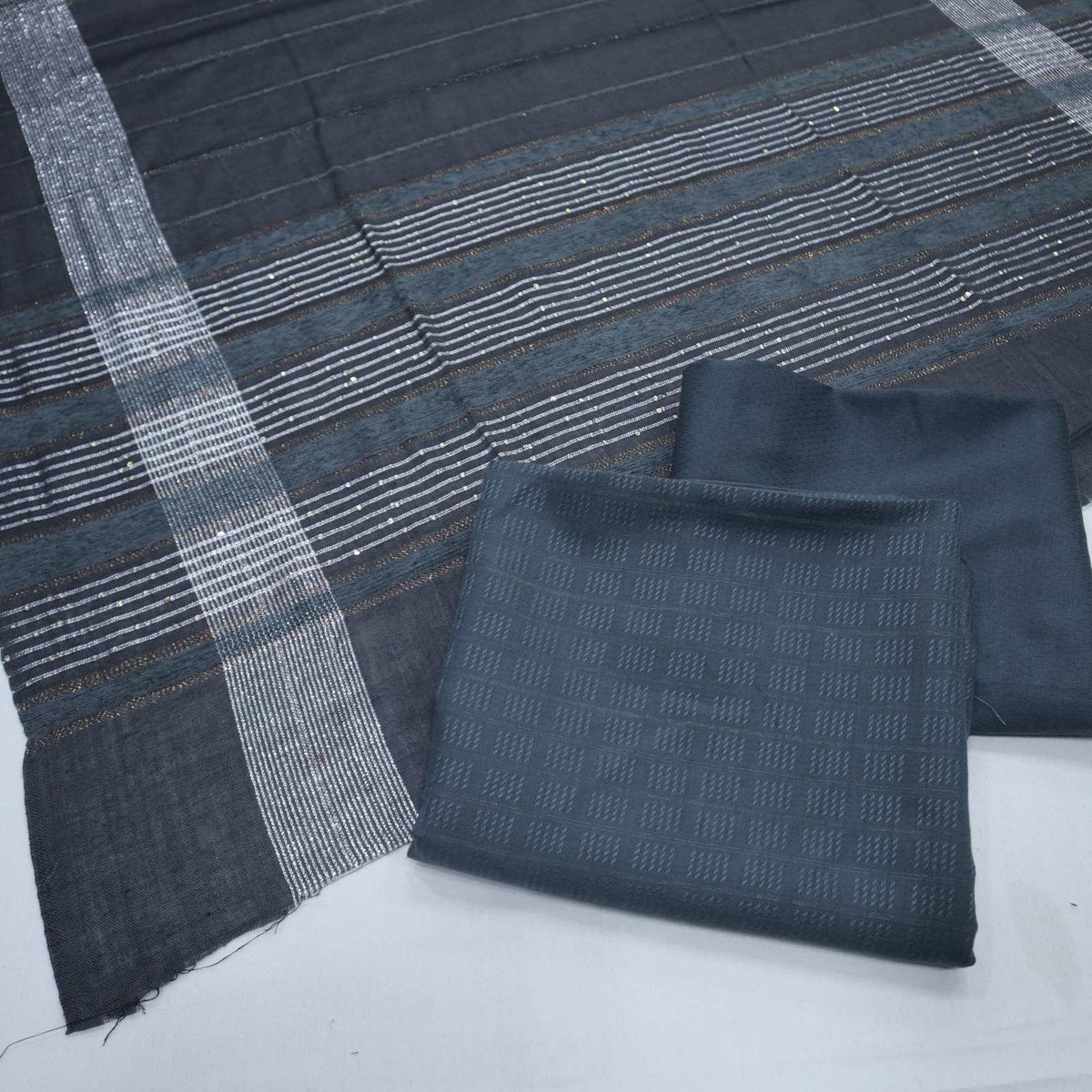 Self 20/20 with Chamki Doriya Wool Shawl (1987-005)